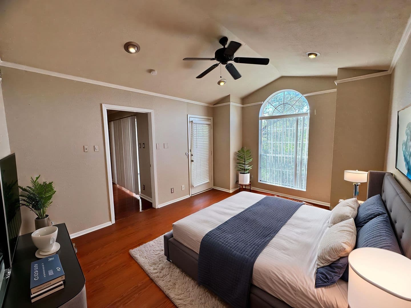 SAN ANTONIO House: 11311 SIR WINSTON UNIT #508