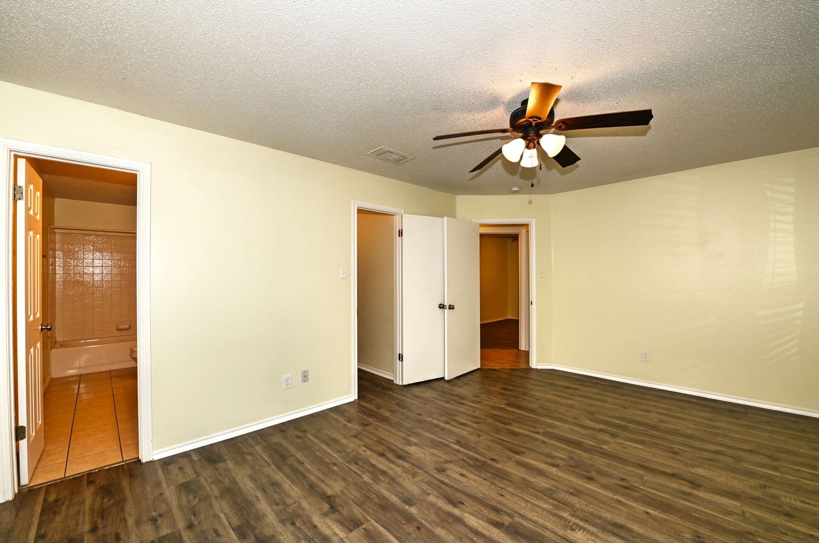 San Antonio House: 5439 CHAMPIONS HILL