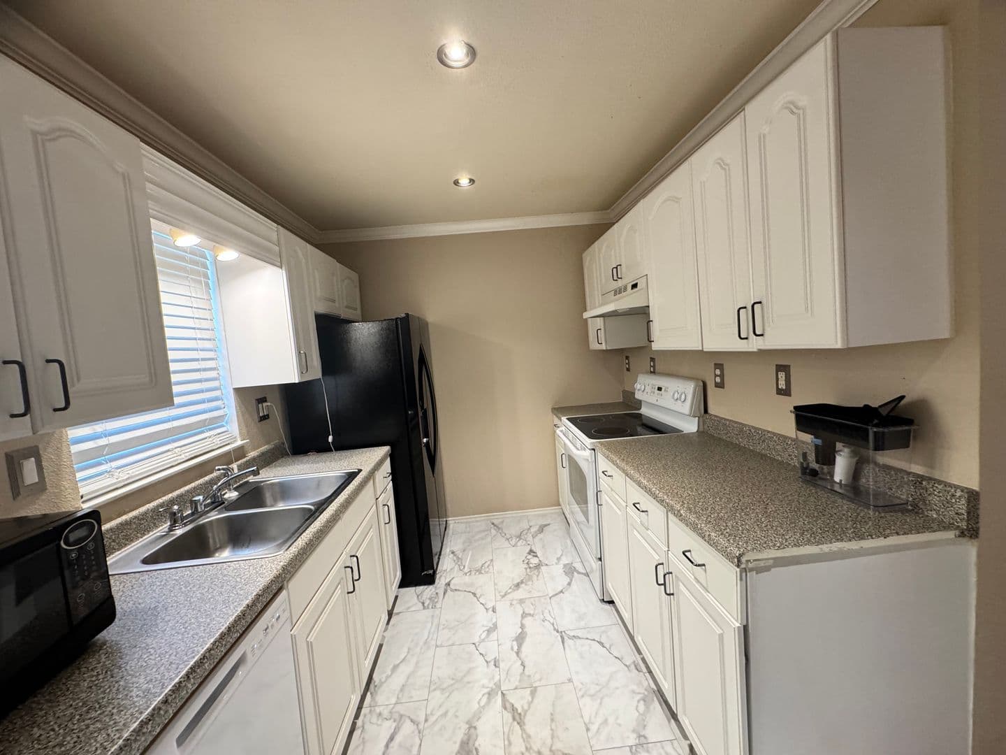SAN ANTONIO House: 11311 SIR WINSTON UNIT #508