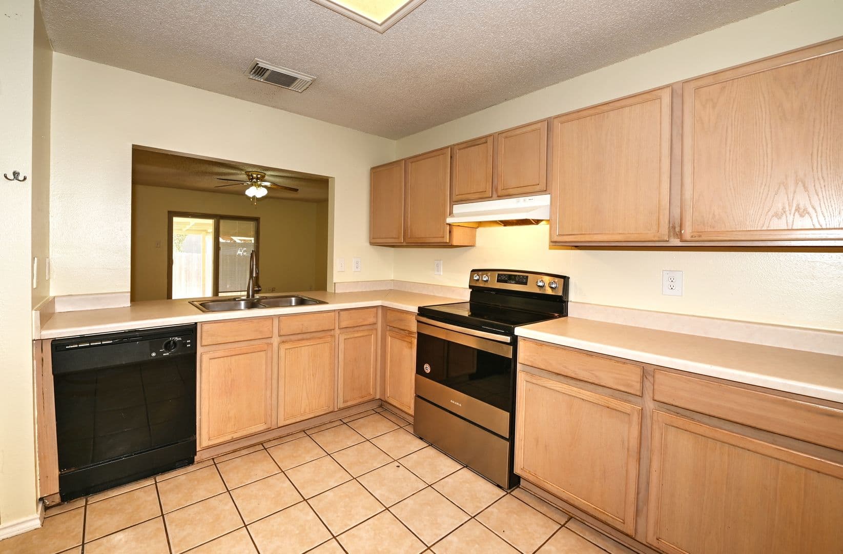 San Antonio House: 5439 CHAMPIONS HILL