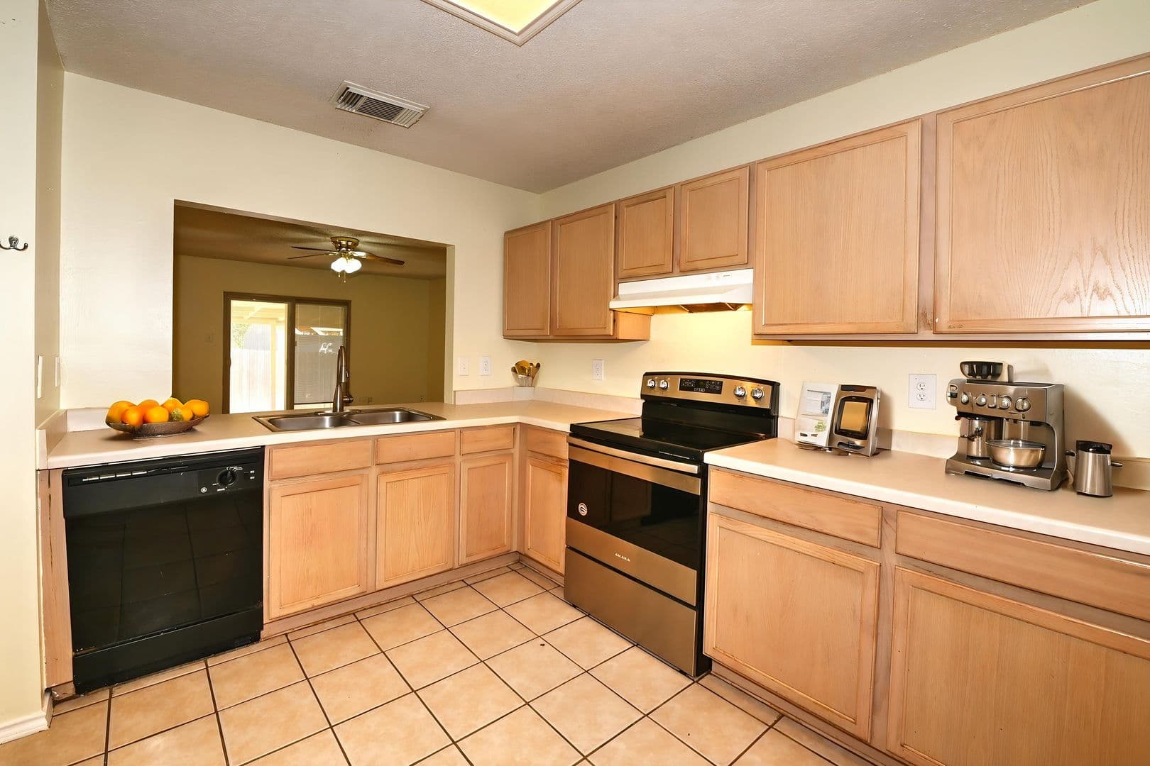 San Antonio House: 5439 CHAMPIONS HILL
