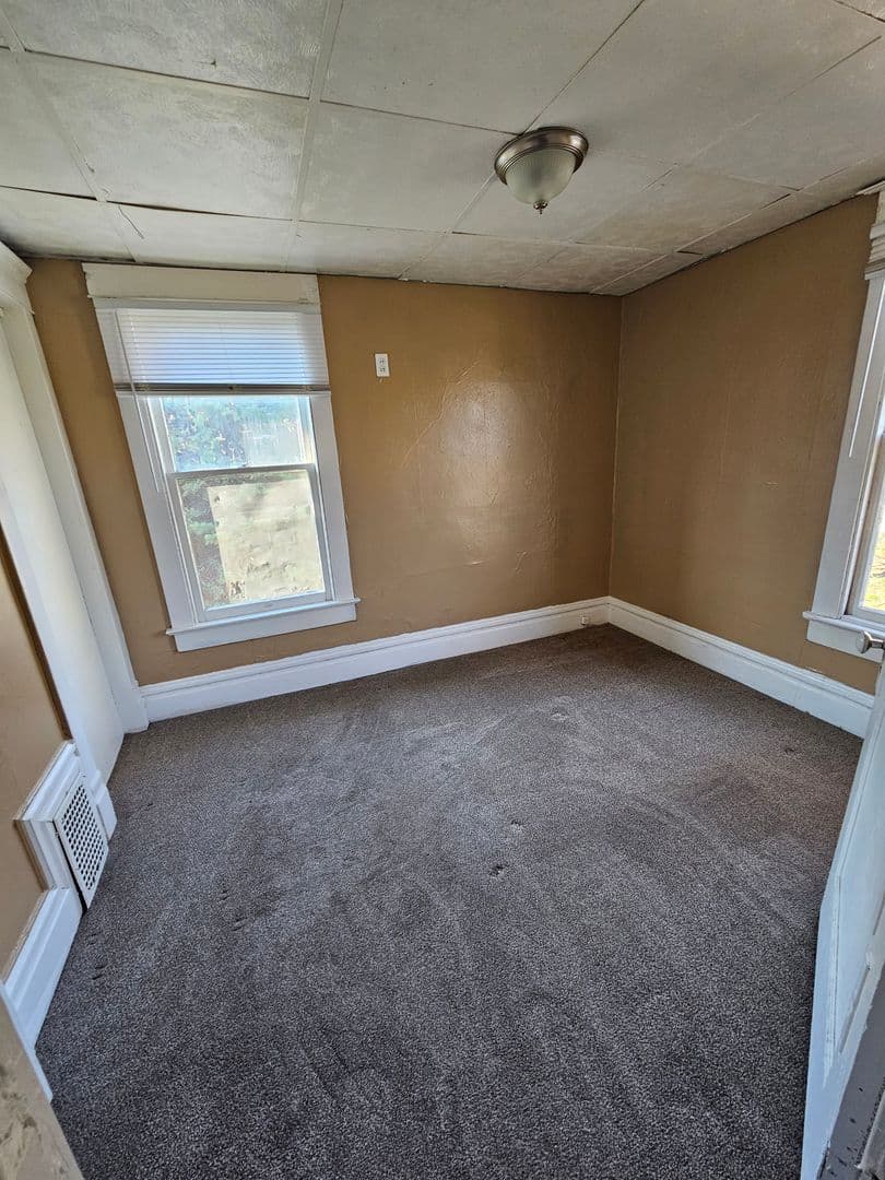 Peoria Apartment: 706 Spring St
