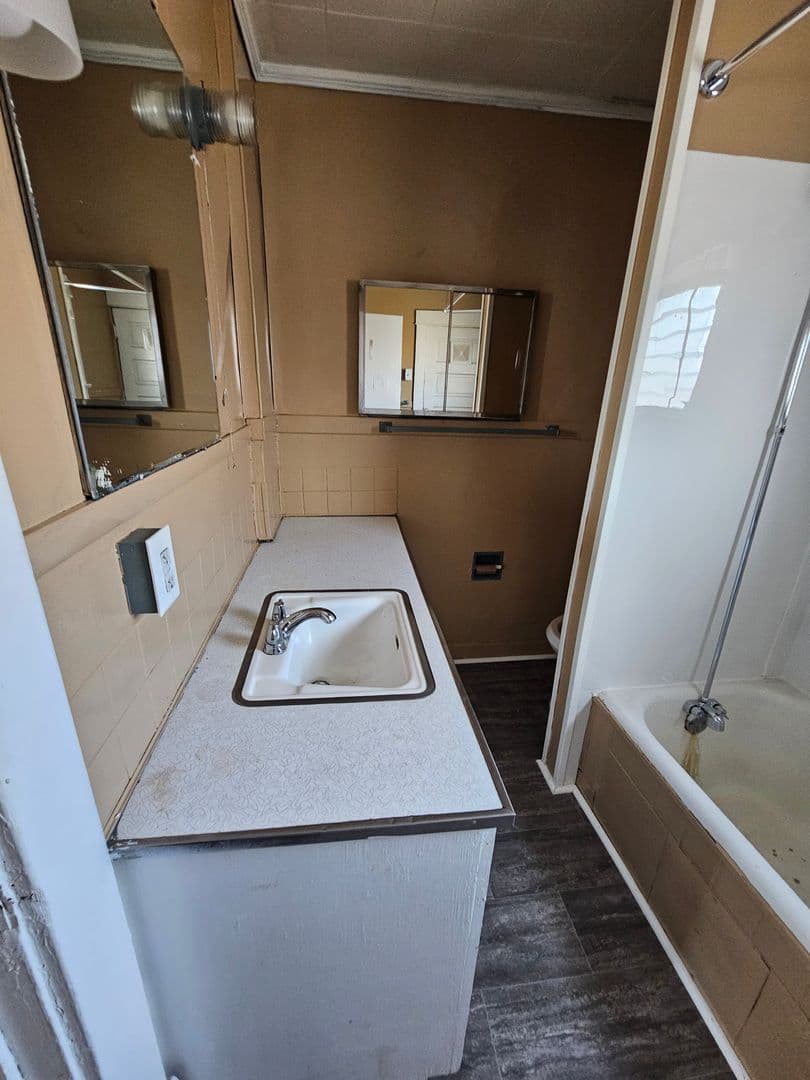 Peoria Apartment: 706 Spring St