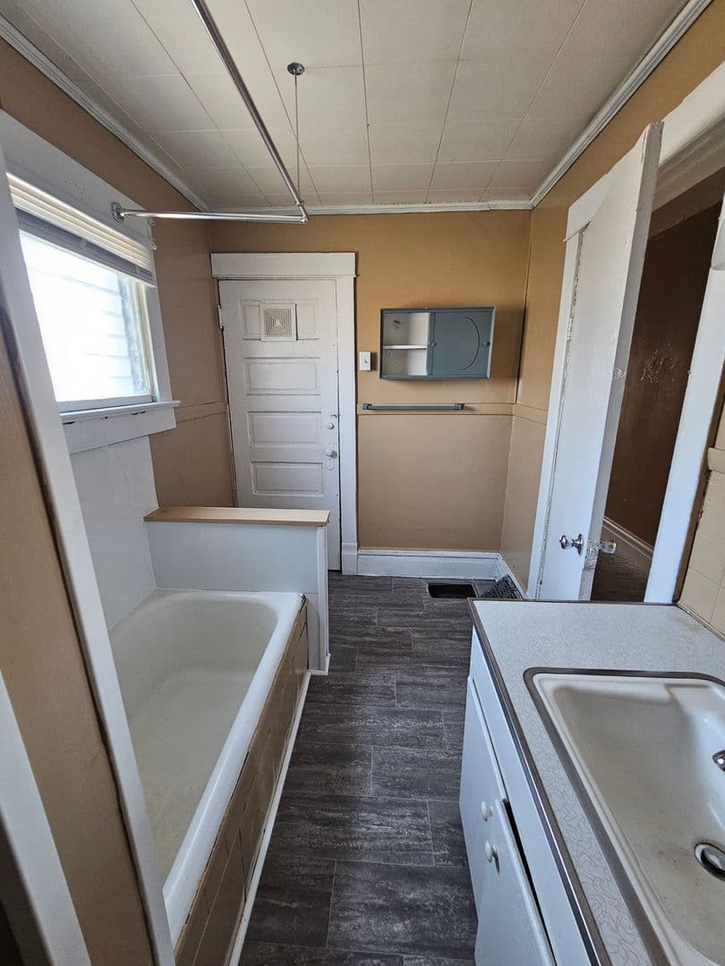 Peoria Apartment: 706 Spring St