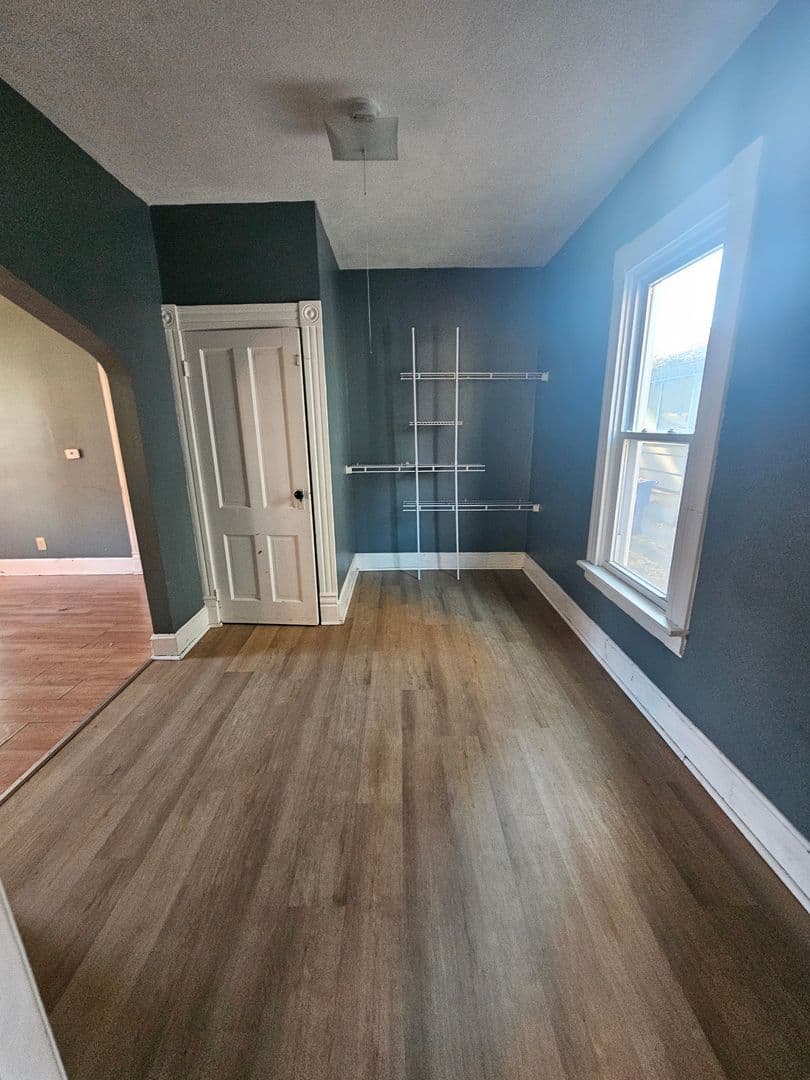Davenport House: 2029 W 1st St