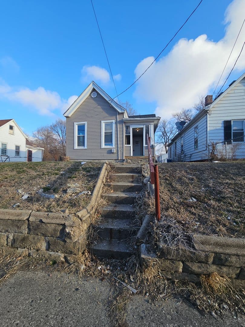 Peoria House: 522 Sloan St