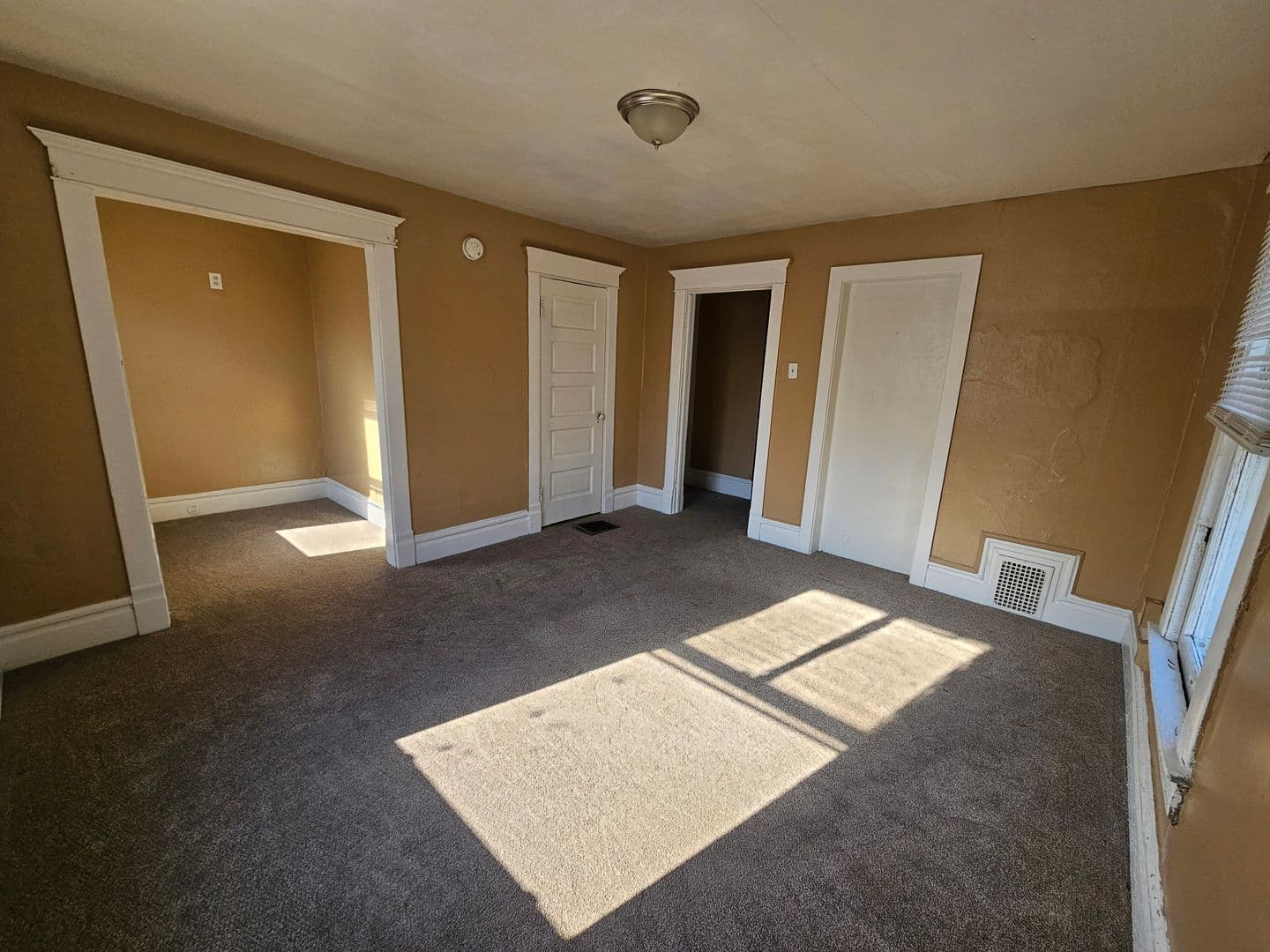 Peoria Apartment: 706 Spring St