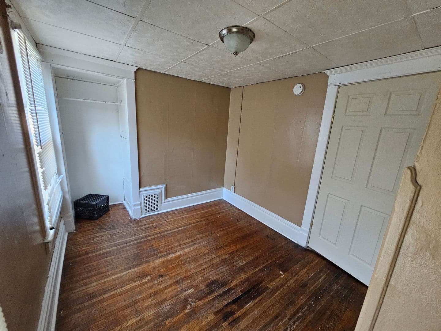 Peoria Apartment: 706 Spring St