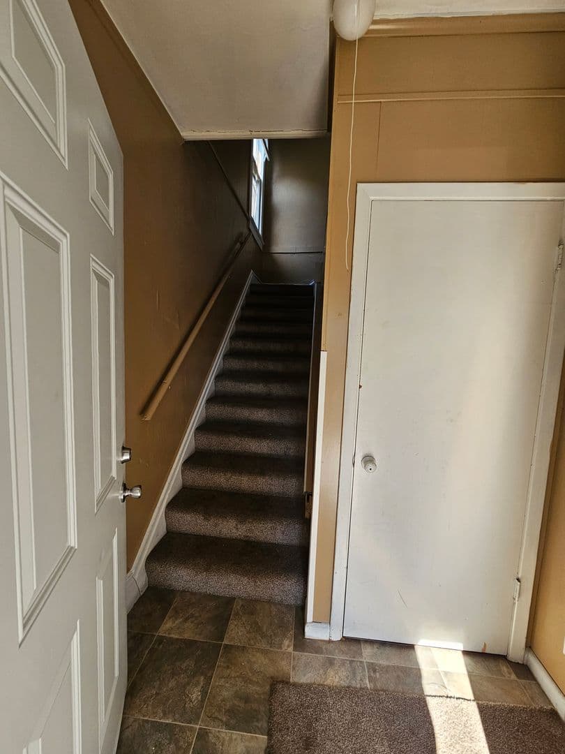 Peoria Apartment: 706 Spring St