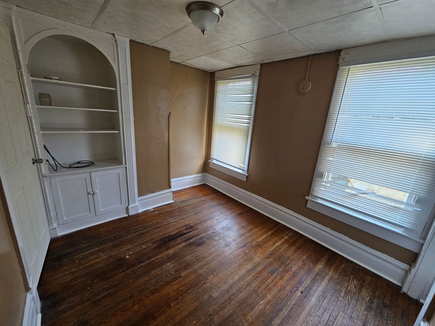 Peoria Apartment: 706 Spring St