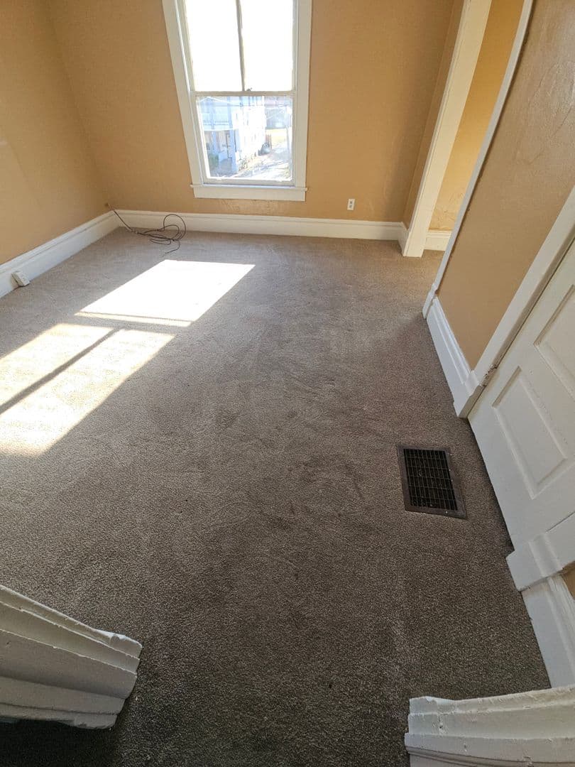 Peoria Apartment: 706 Spring St