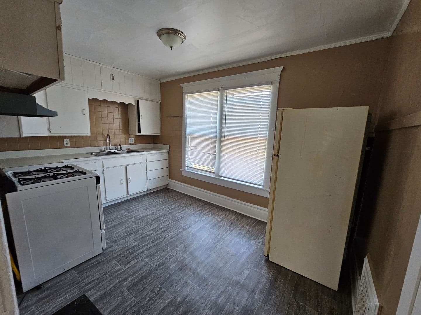 Peoria Apartment: 706 Spring St