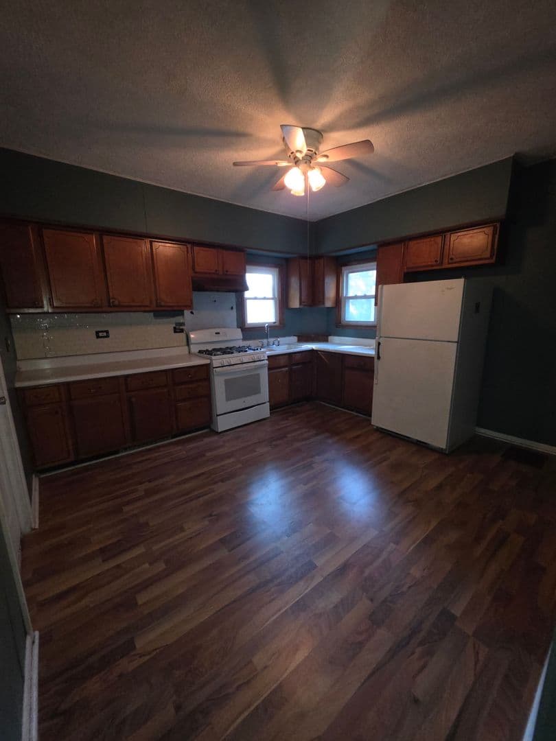 Davenport House: 2029 W 1st St