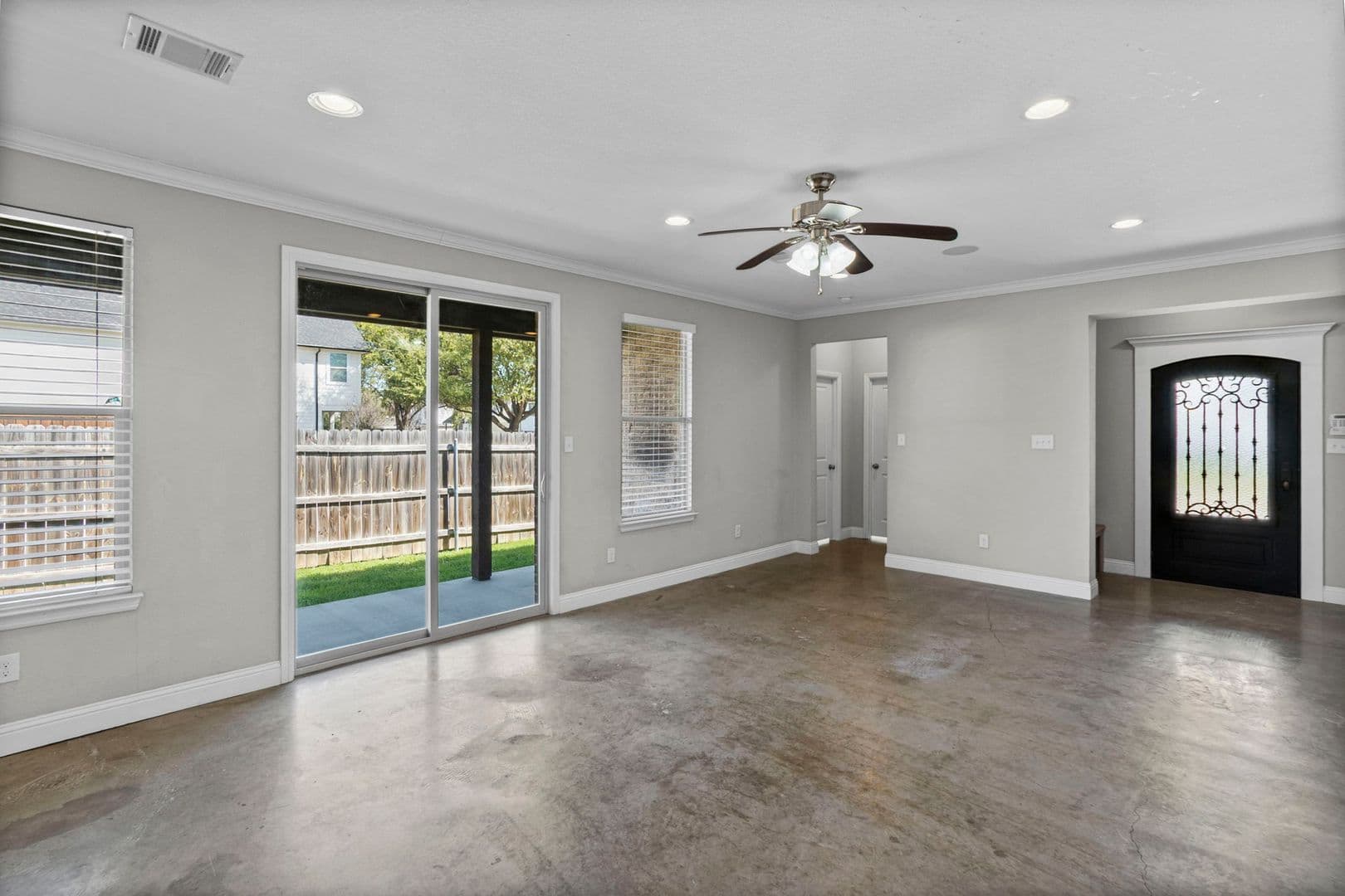 Fort Worth House: 2800 Gordon Ave