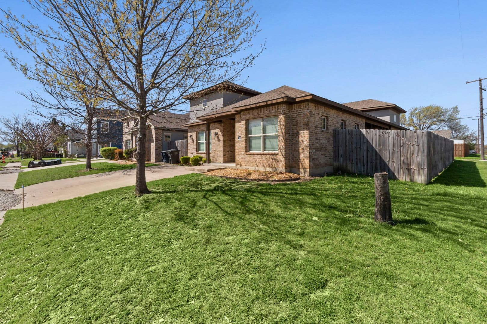 Fort Worth House: 2800 Gordon Ave