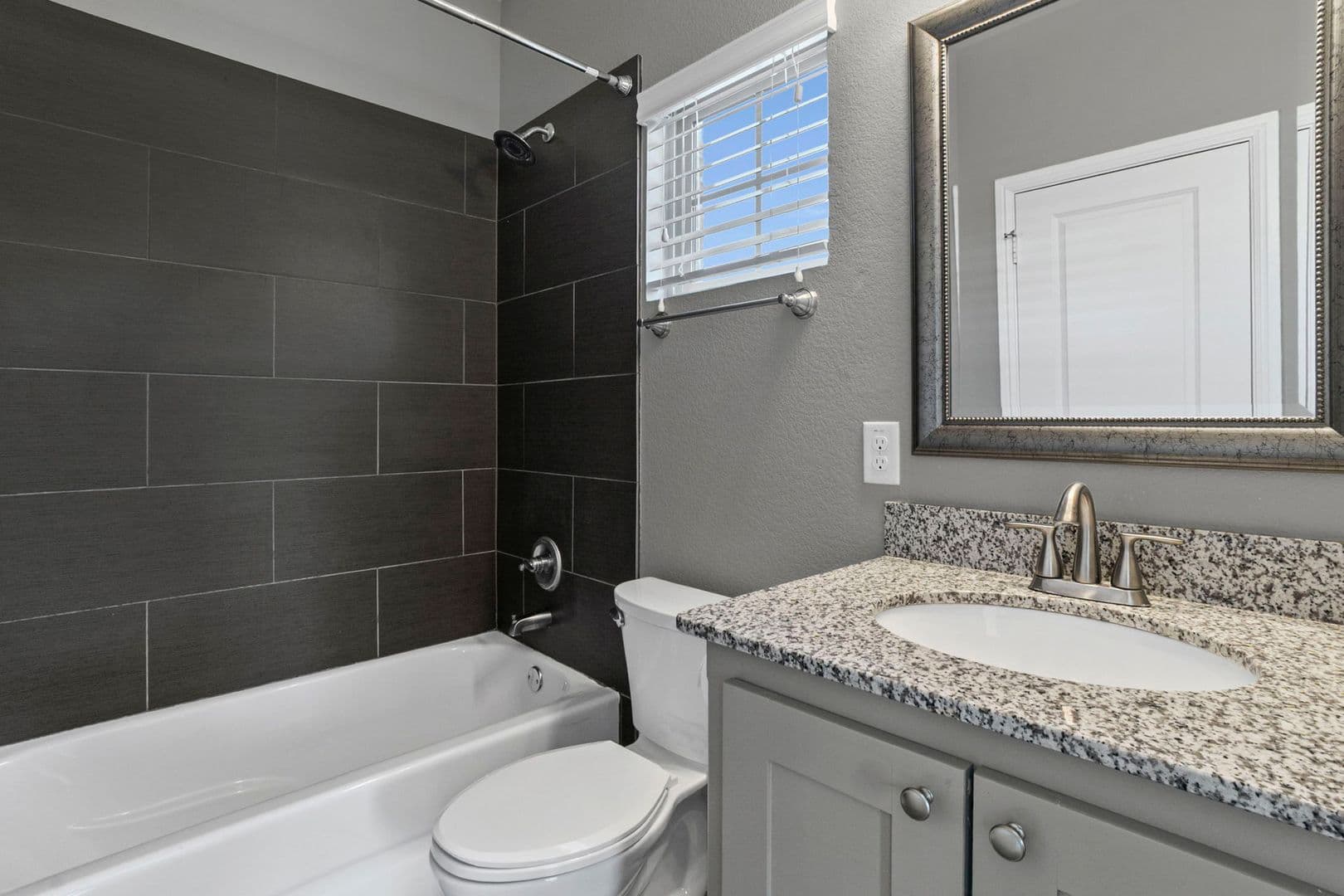 Fort Worth House: 2800 Gordon Ave