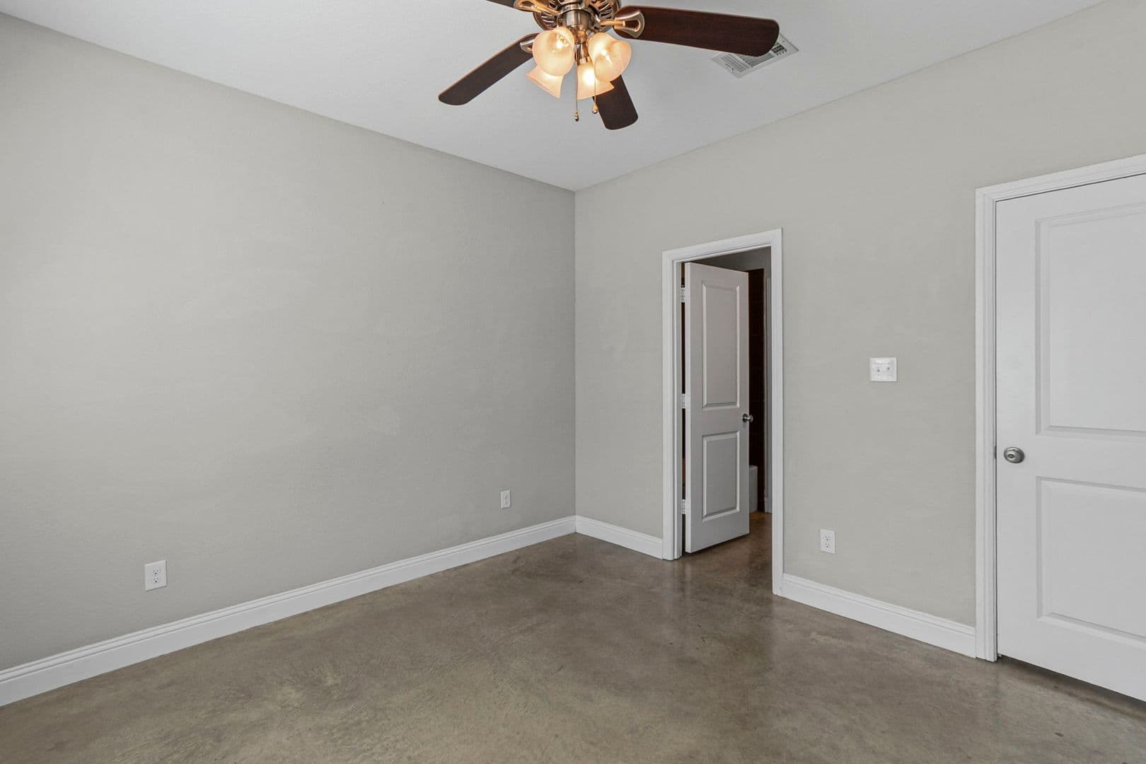 Fort Worth House: 2800 Gordon Ave