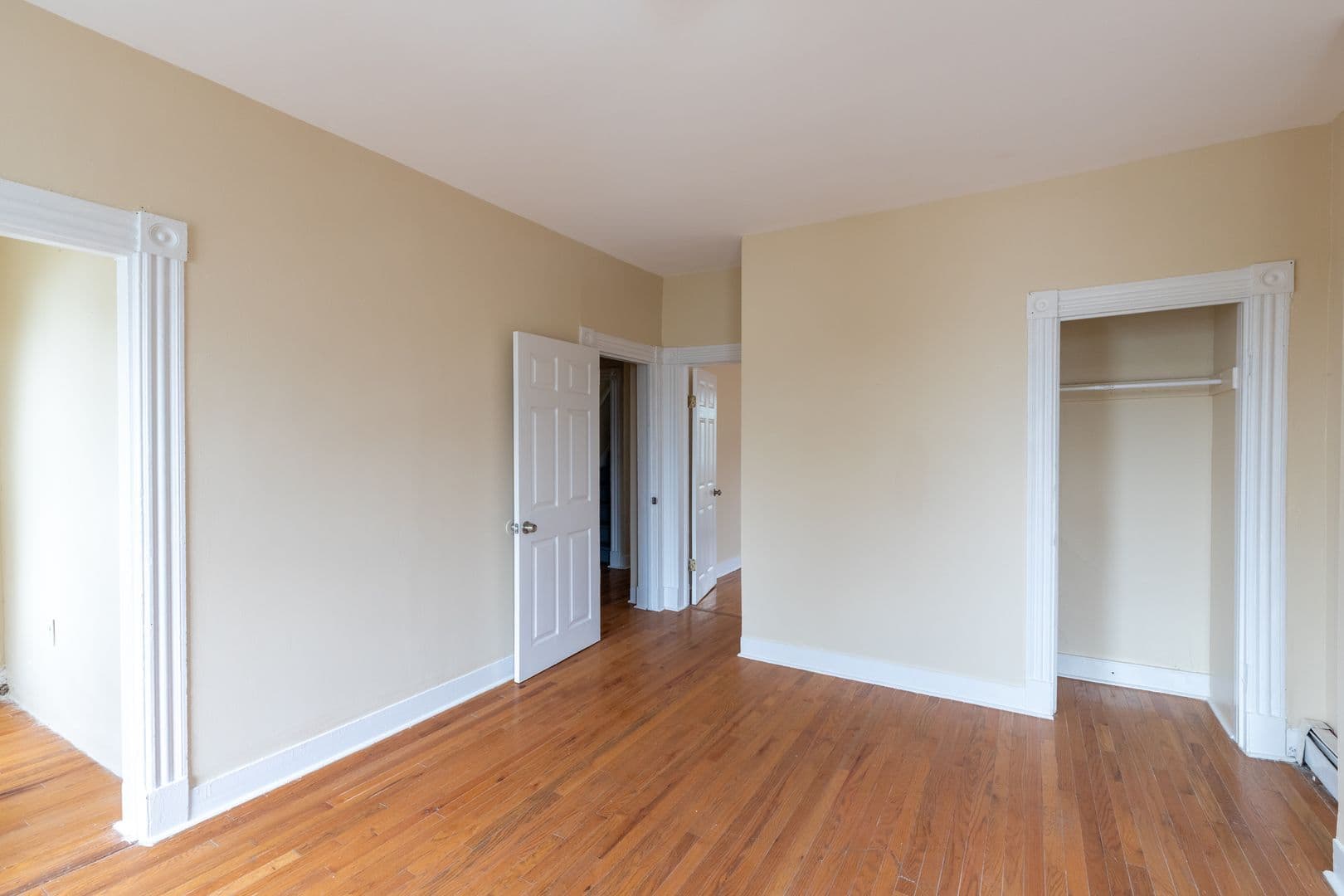 New Brunswick Apartment: 204 Redmond St