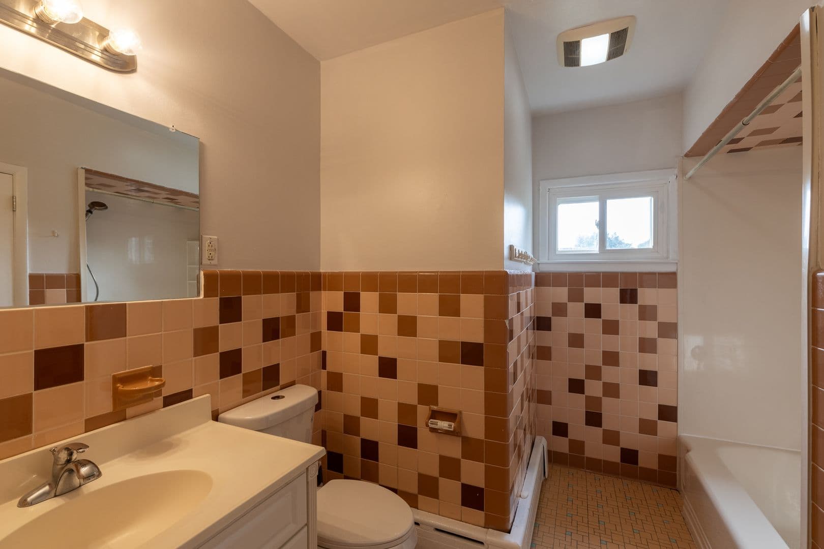 Highland Park Apartment: 110 N 2nd Ave