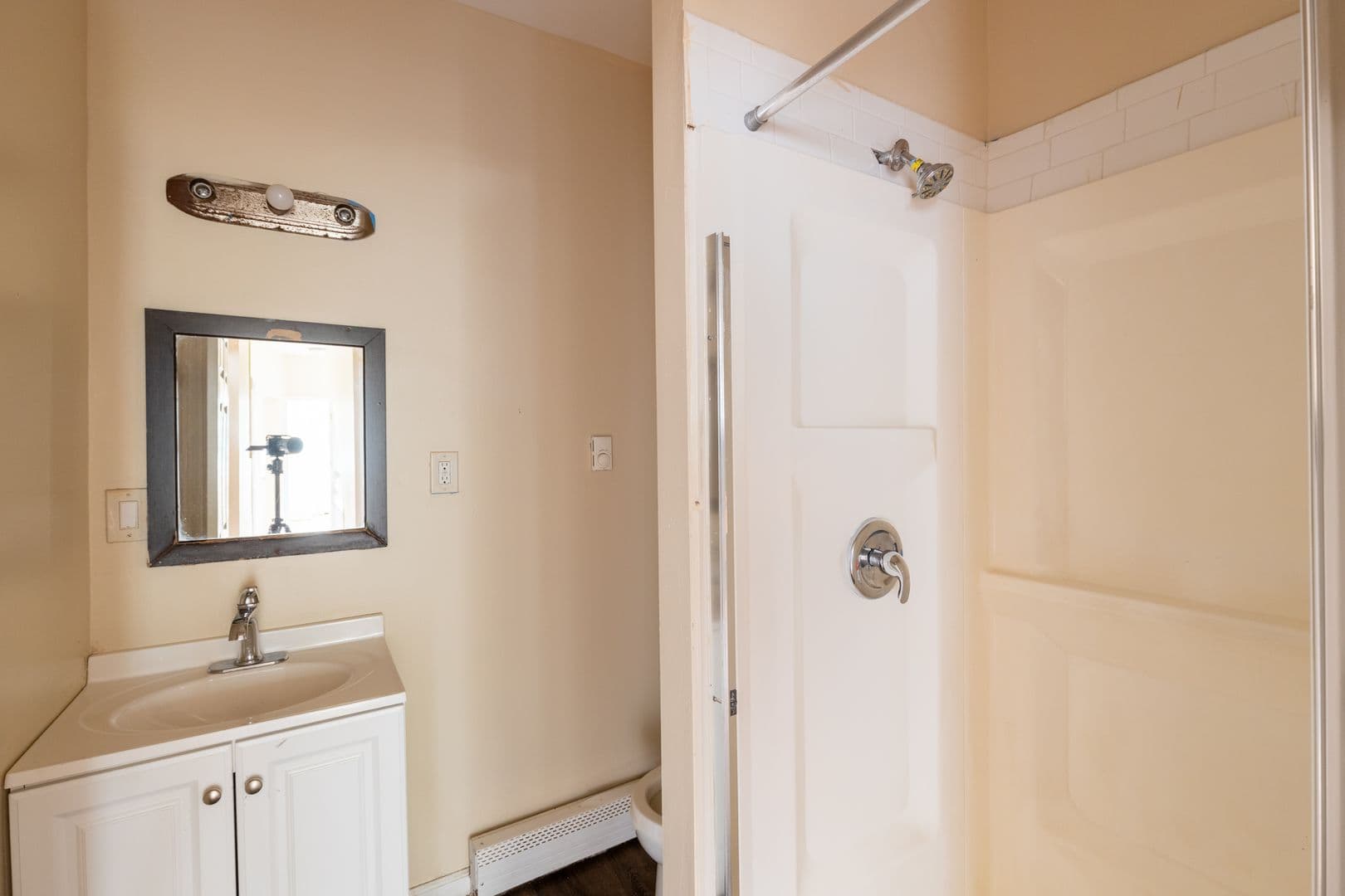 New Brunswick Apartment: 204 Redmond St