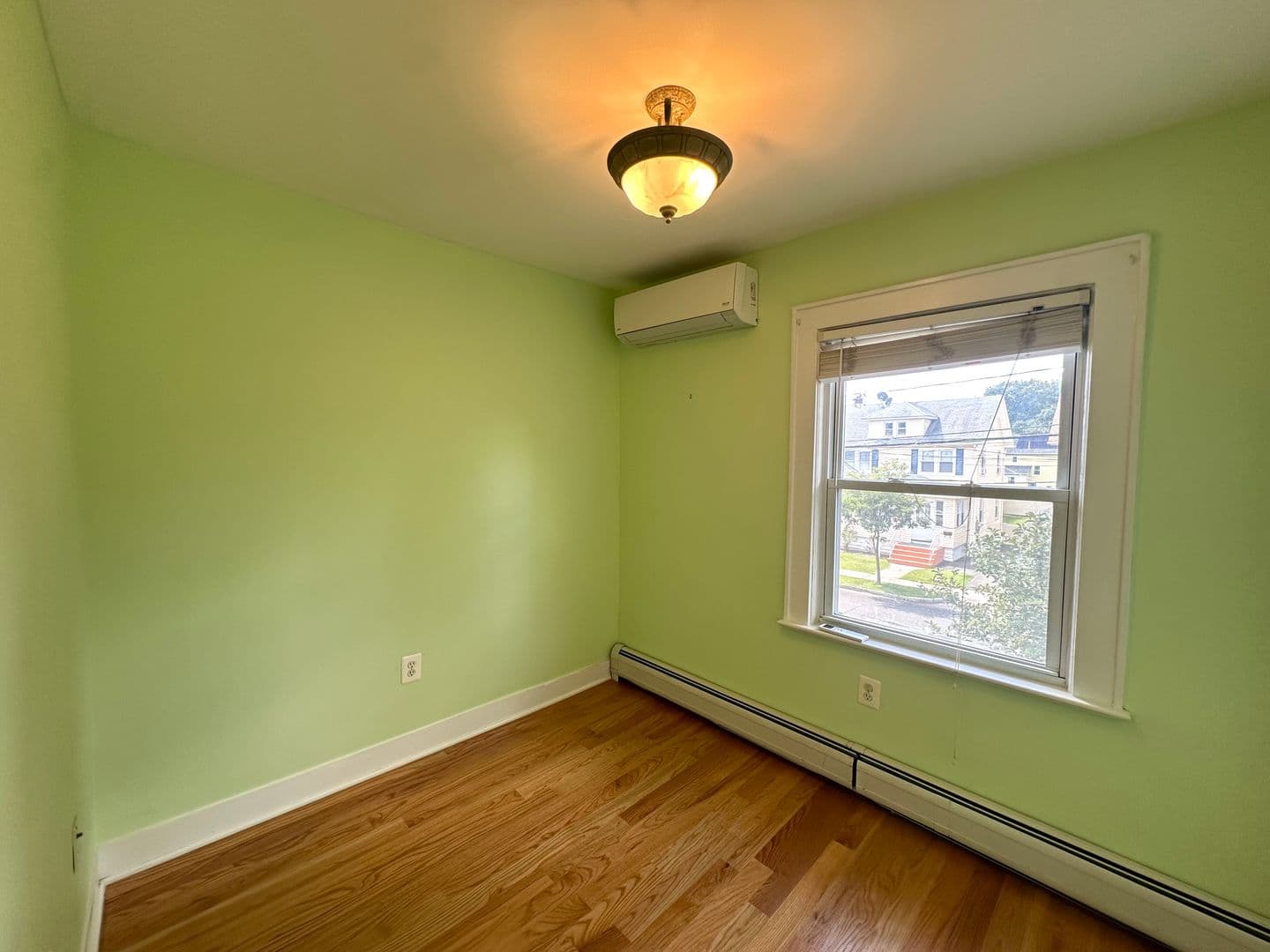 Roselle Park House: 321 Hemlock St