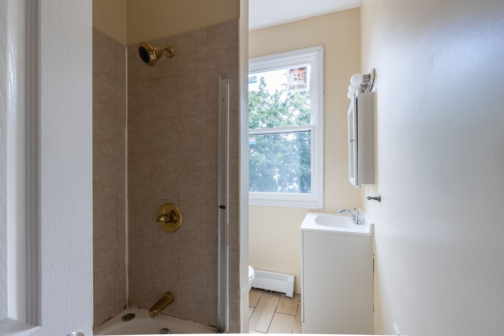 New Brunswick Apartment: 204 Redmond St