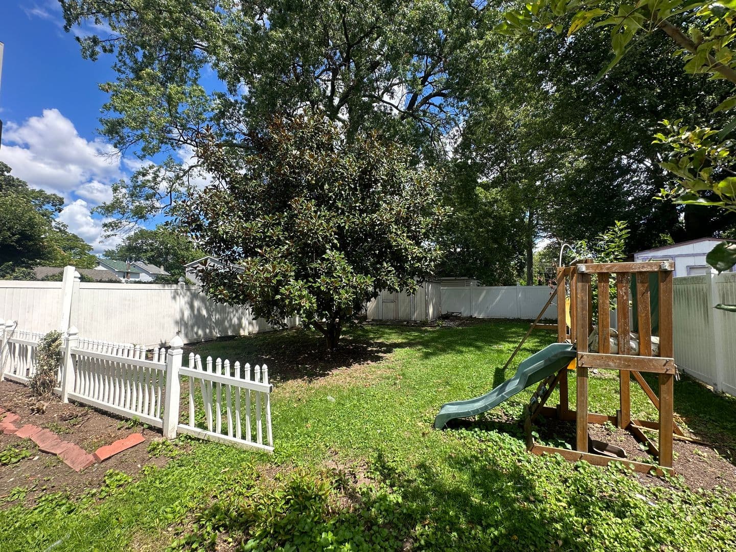 Roselle Park House: 321 Hemlock St