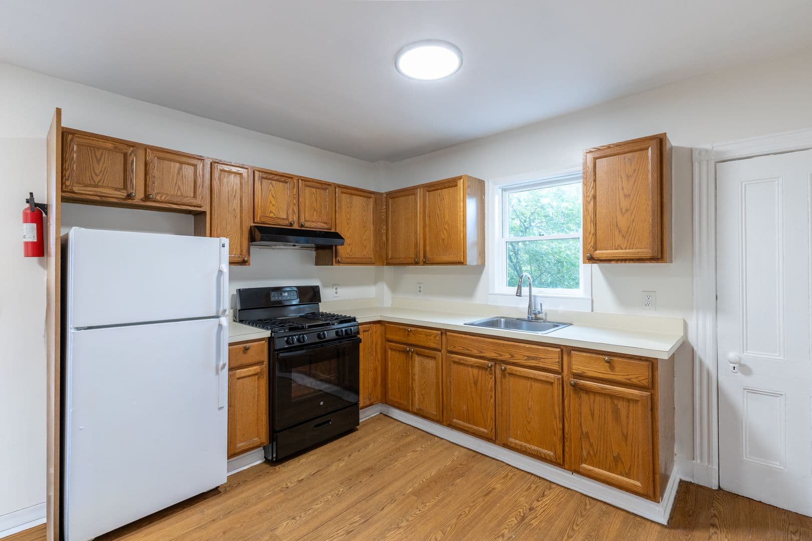 Dunellen Apartment: 348 Front St