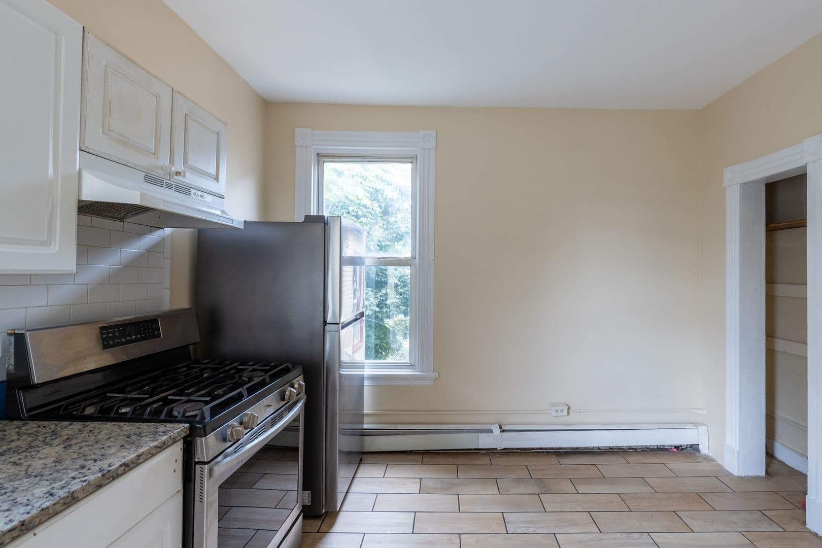 New Brunswick Apartment: 204 Redmond St
