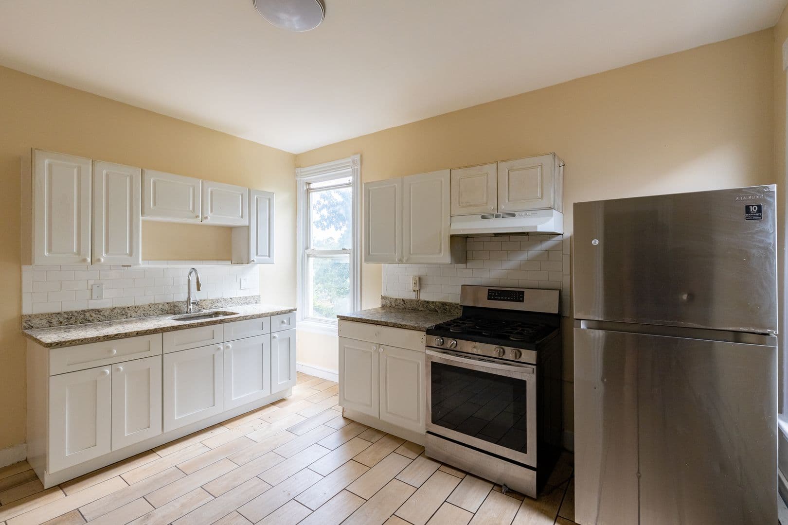 New Brunswick Apartment: 204 Redmond St