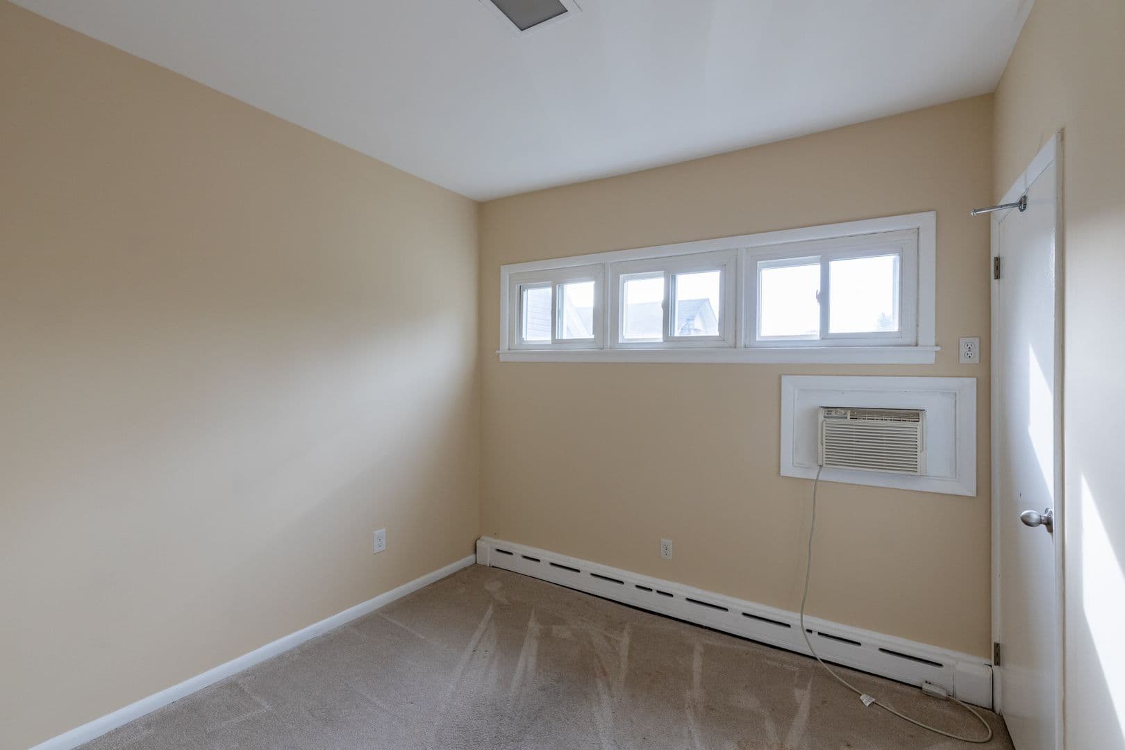 Highland Park Apartment: 110 N 2nd Ave