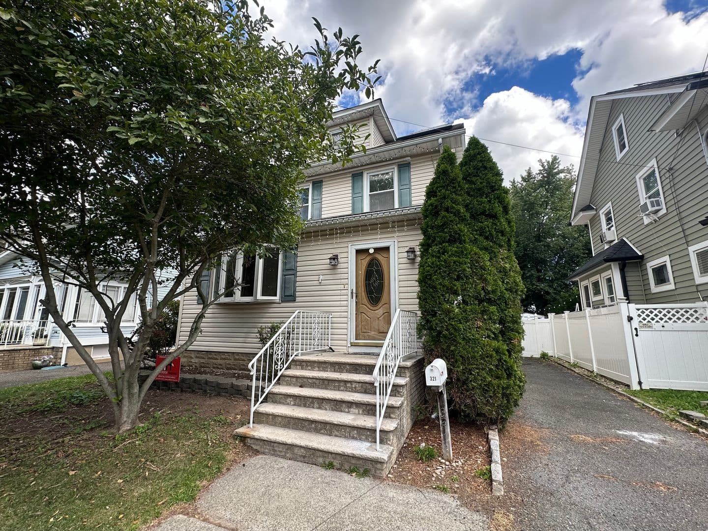 Roselle Park House: 321 Hemlock St