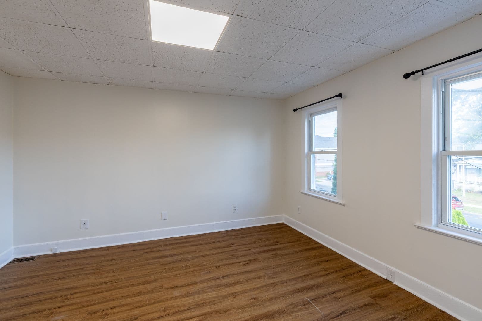 Dunellen Apartment: 348 Front St