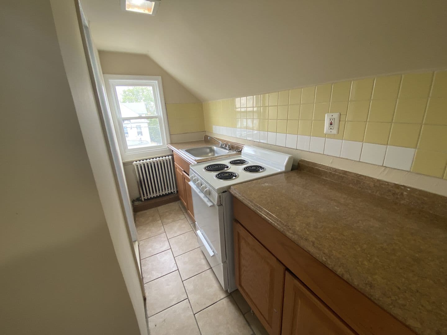 New Brunswick Apartment: 114 Joyce Kilmer Ave