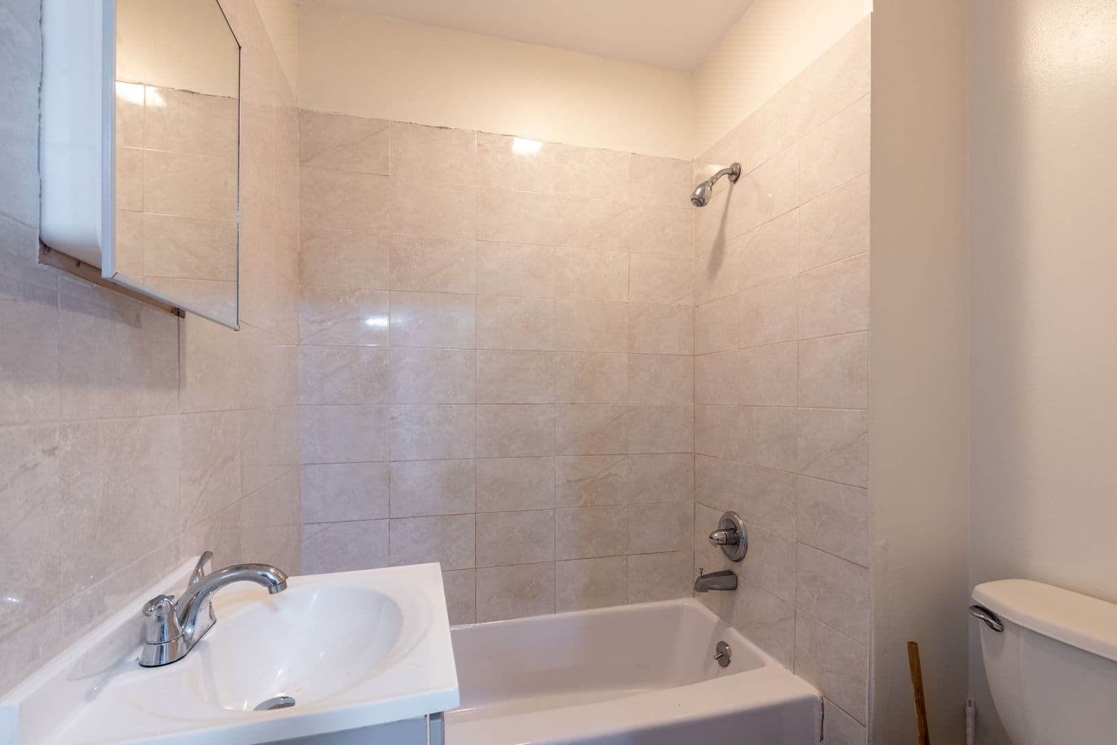 Dunellen Apartment: 348 Front St