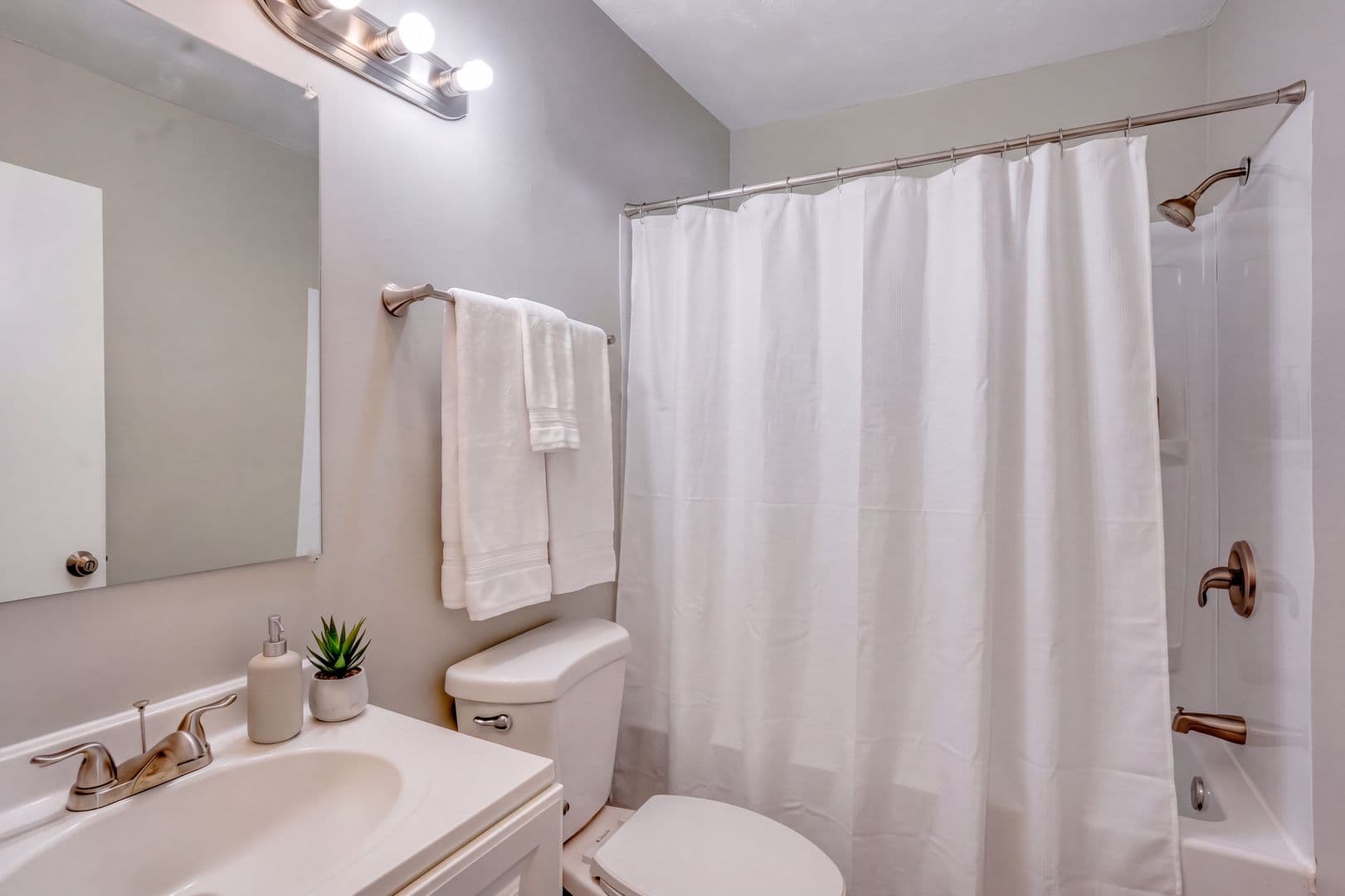 Tipton Apartment: 211 East South Street