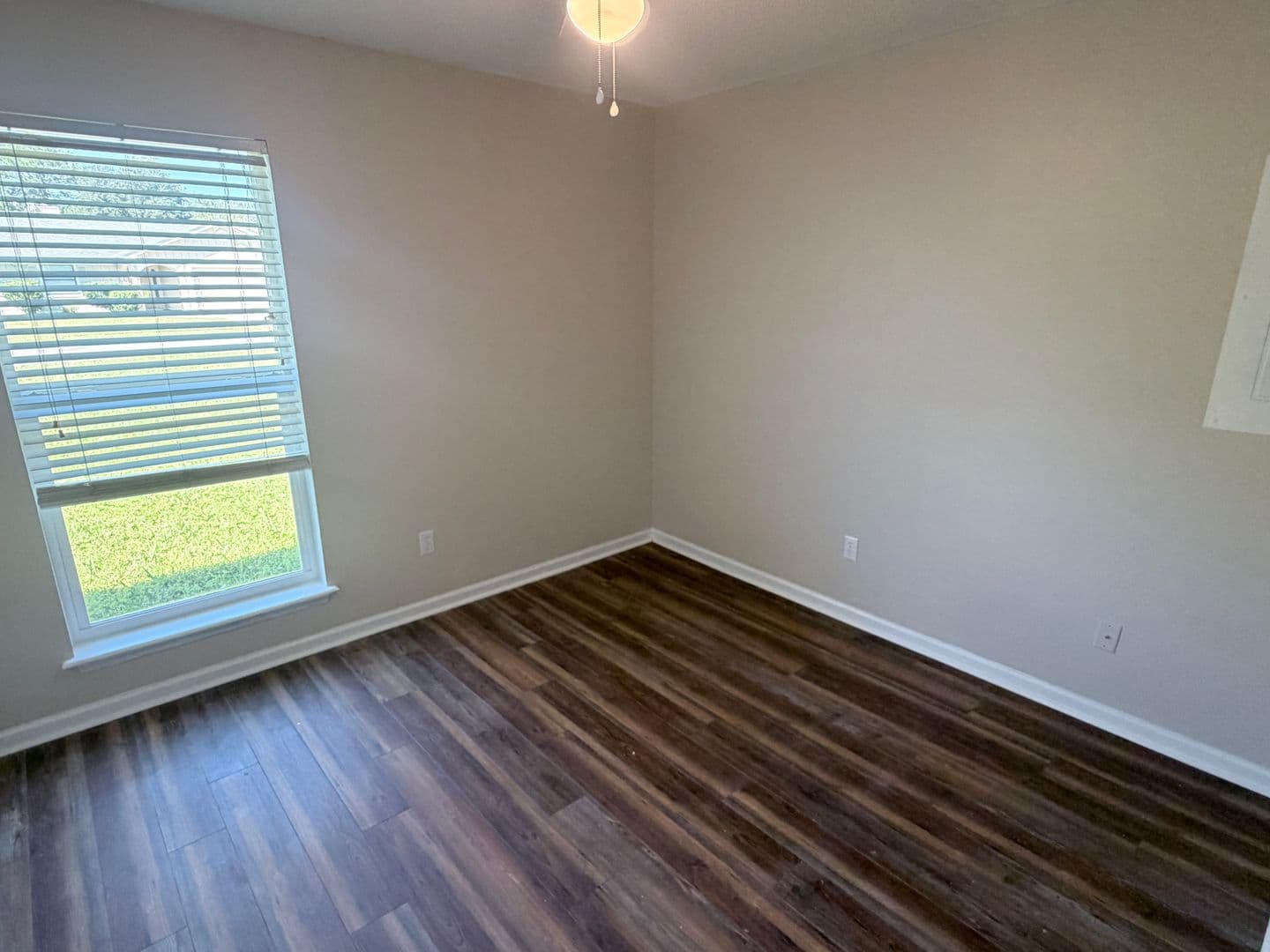 Kingsland House: 308 Lakeview Drive