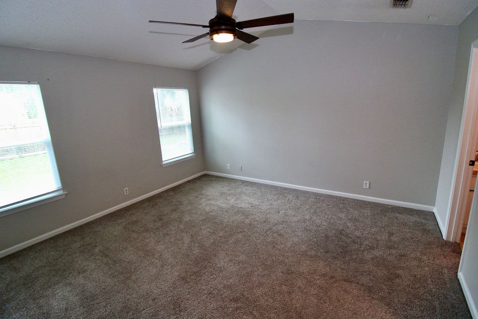 Kingsland House: 200 Chestnut Court