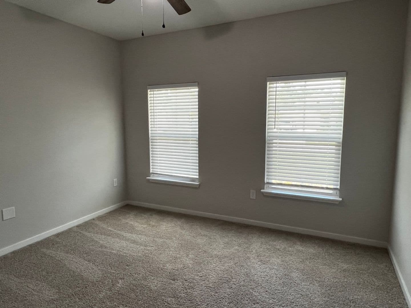 Kingsland House: 204 Park View Lane