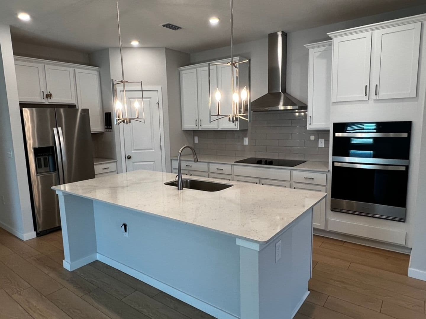 Kingsland House: 204 Park View Lane