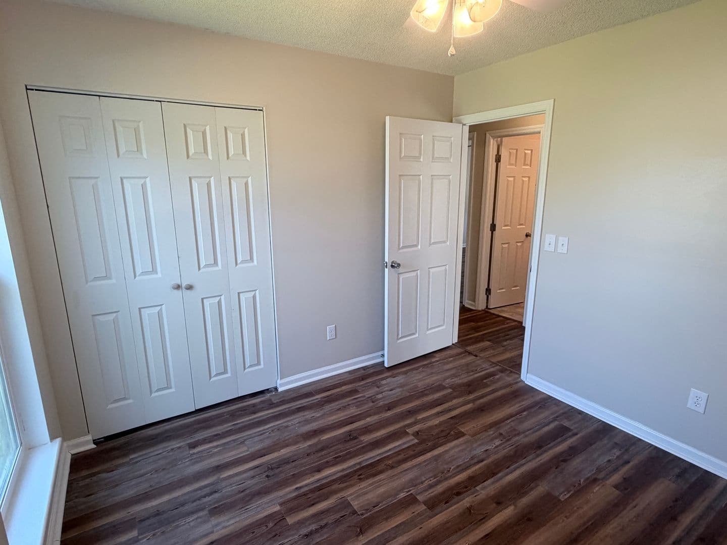 Kingsland House: 308 Lakeview Drive