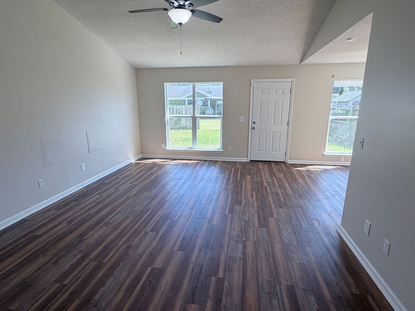 Kingsland House: 308 Lakeview Drive