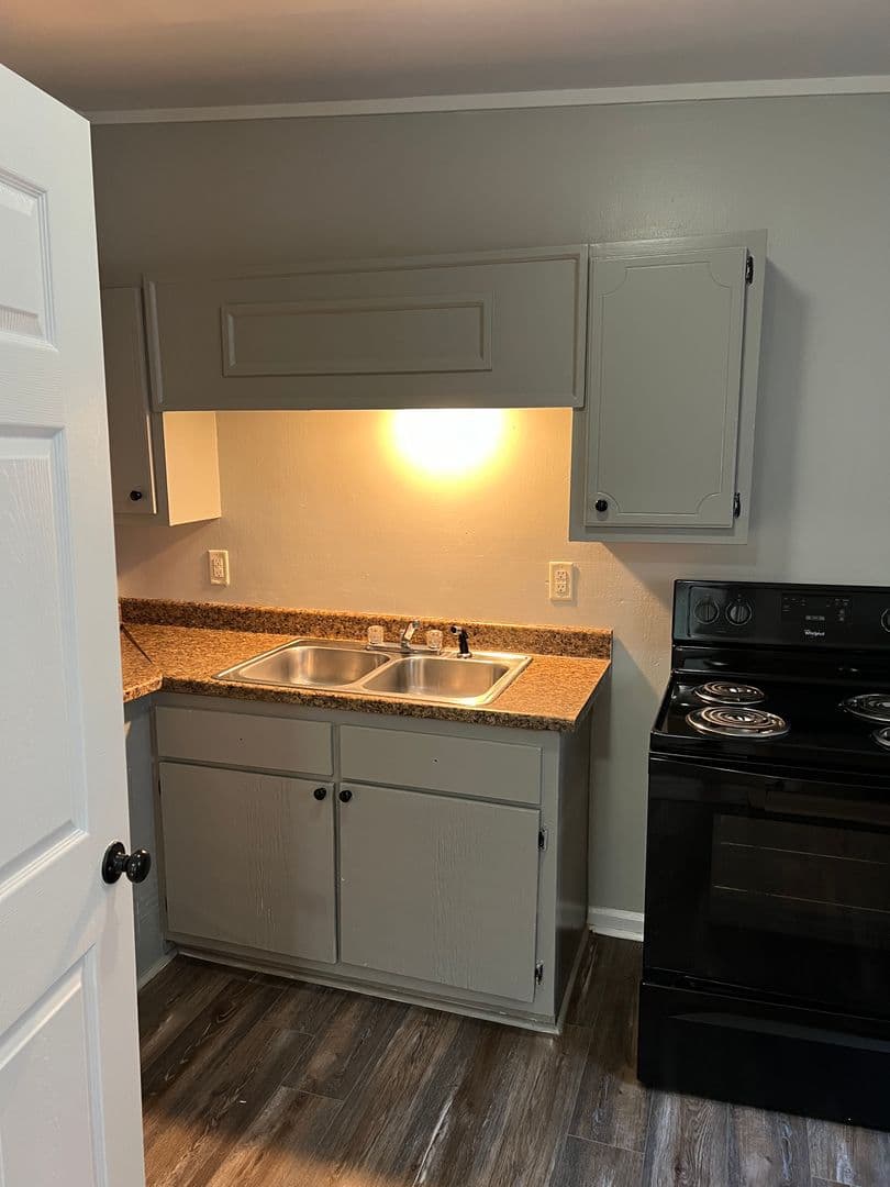Valdosta Apartment: 505 Charlton Street