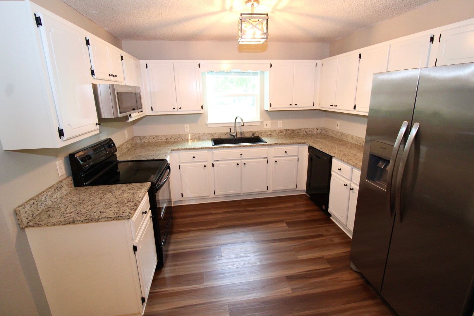 Kingsland House: 200 Chestnut Court
