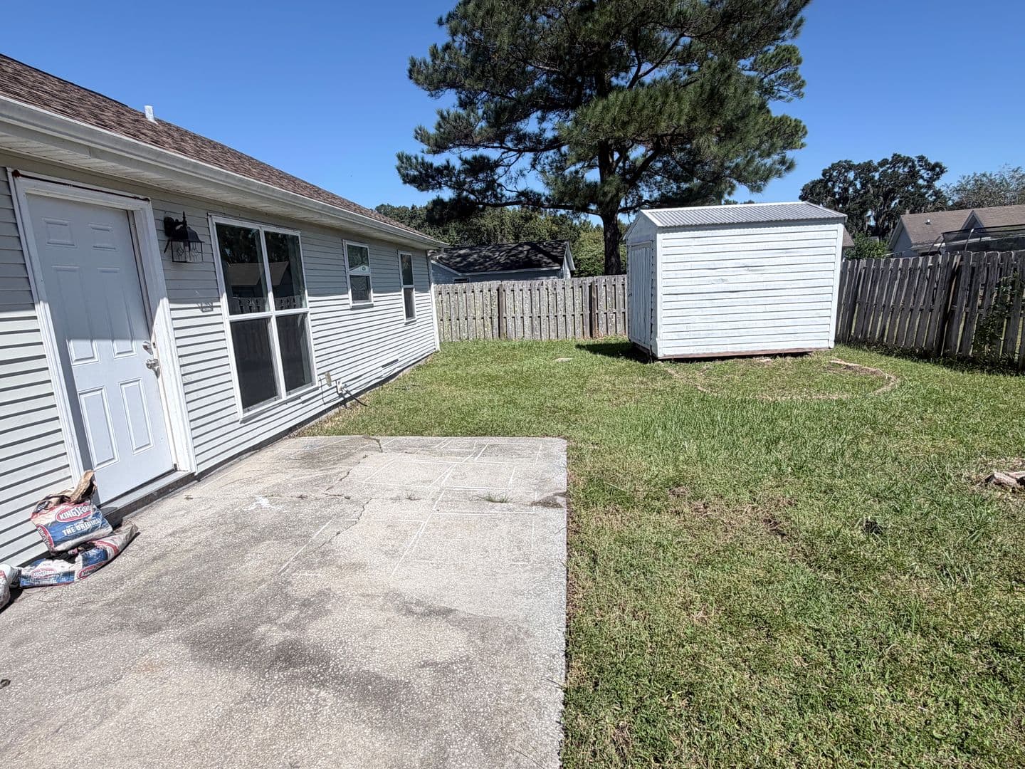 Kingsland House: 308 Lakeview Drive