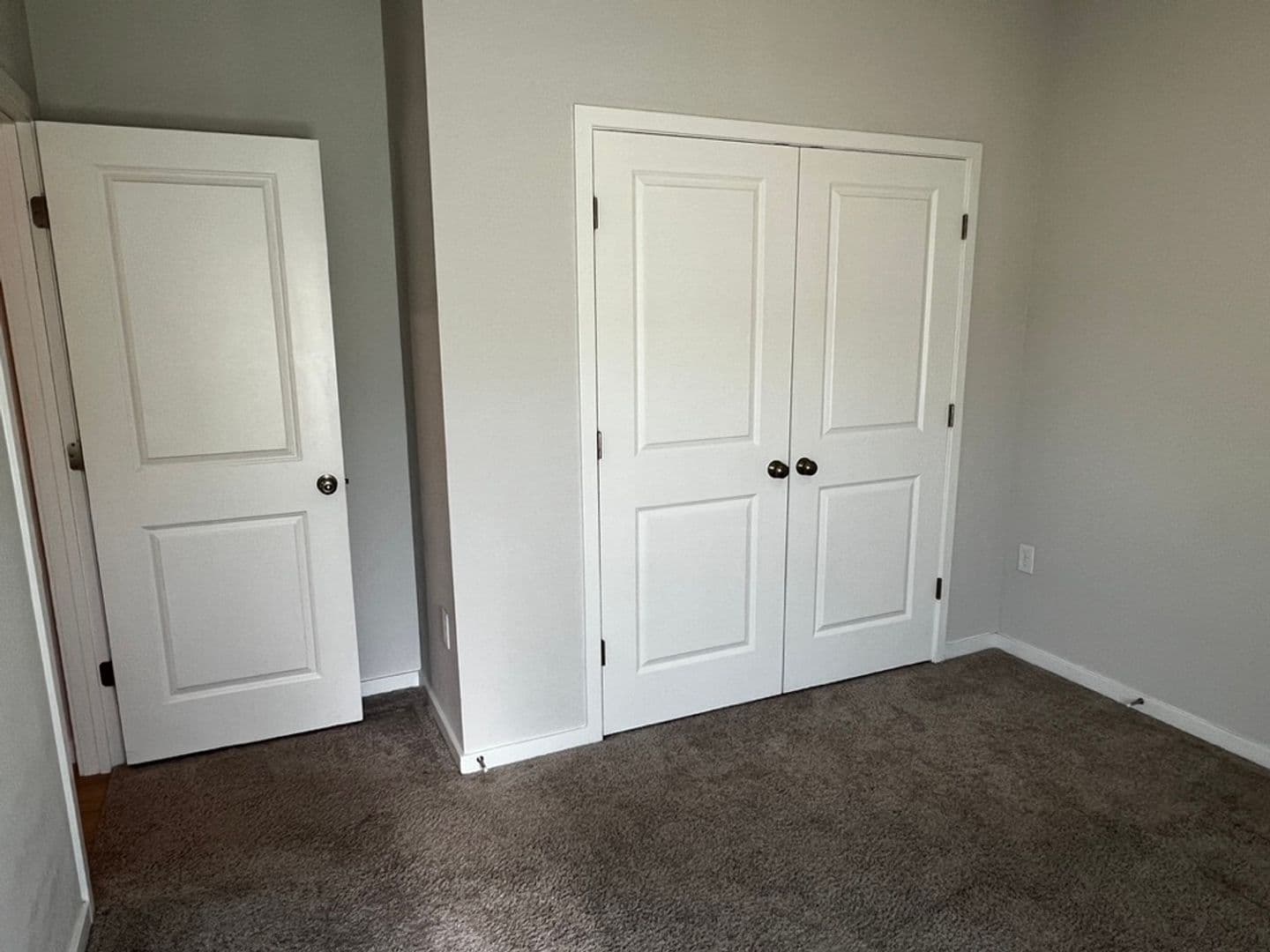 Kingsland House: 204 Park View Lane