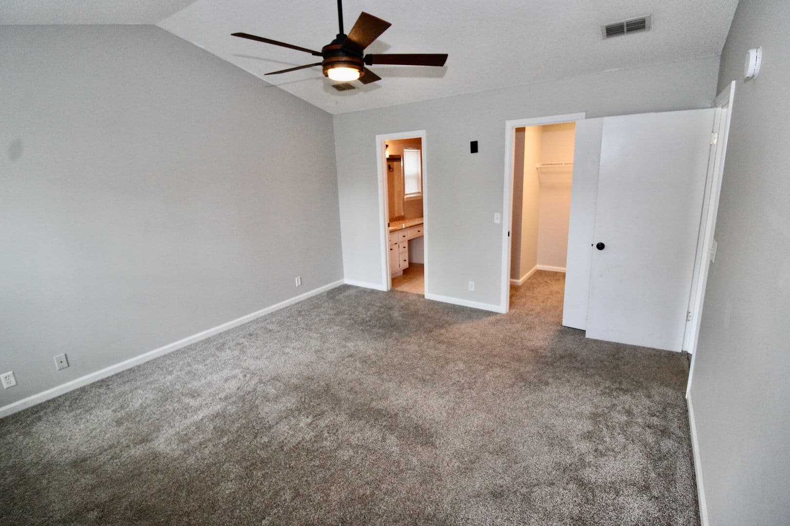 Kingsland House: 200 Chestnut Court