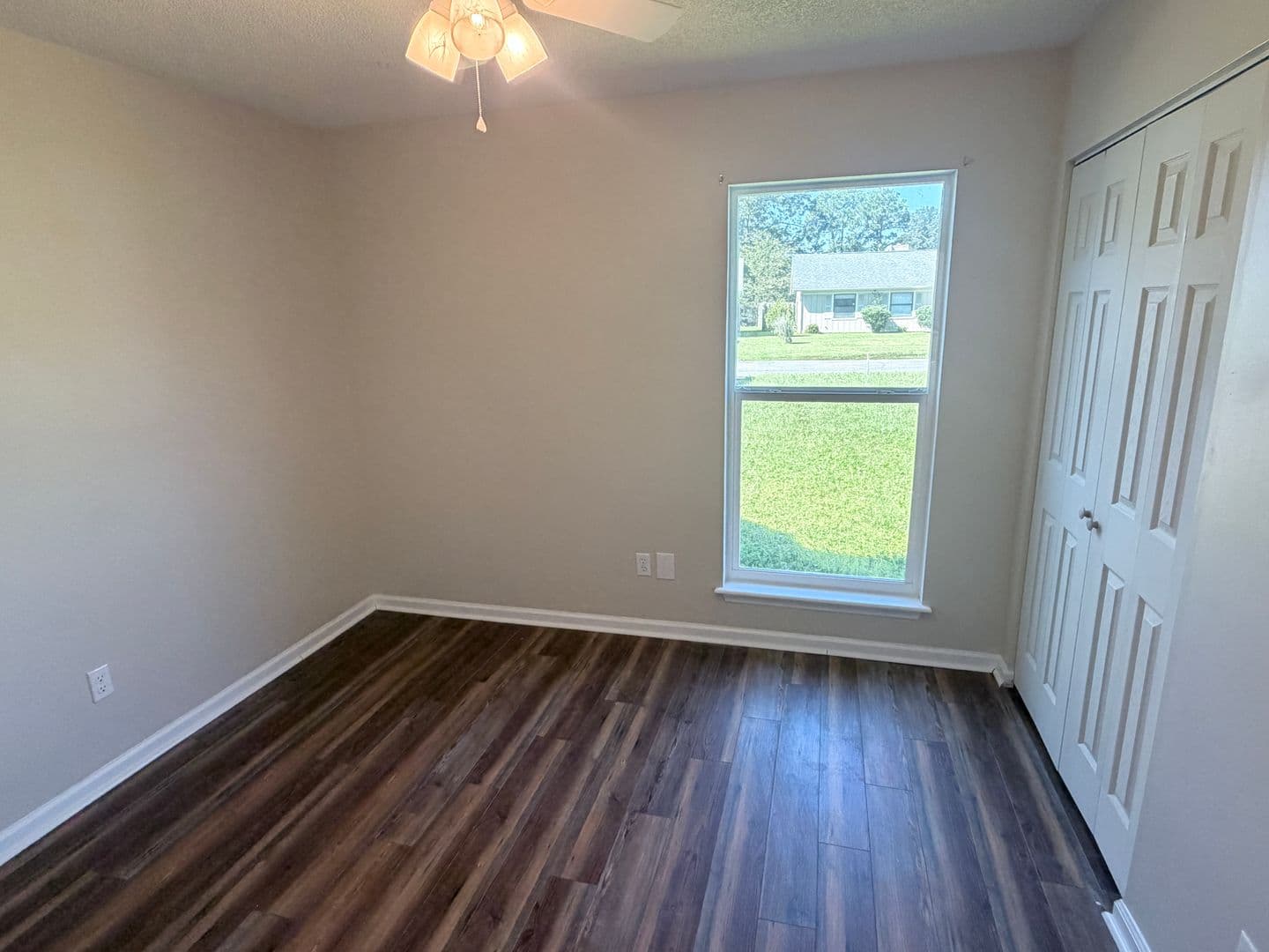 Kingsland House: 308 Lakeview Drive