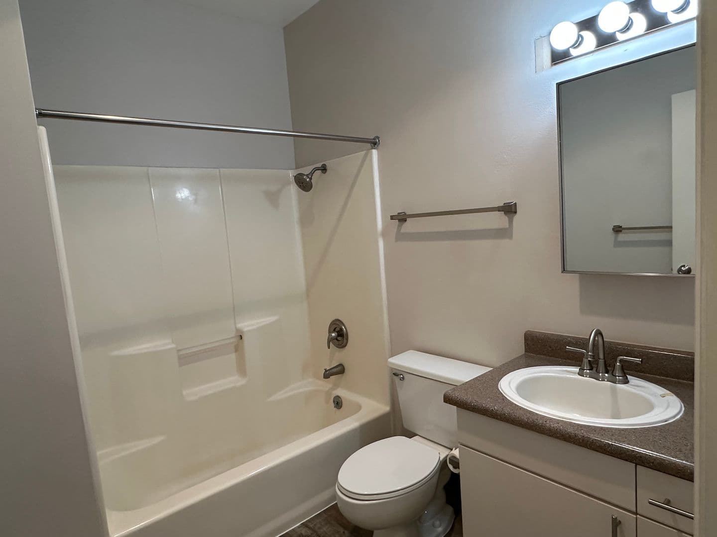 Portland Apartment: 530 NW 23rd Ave.