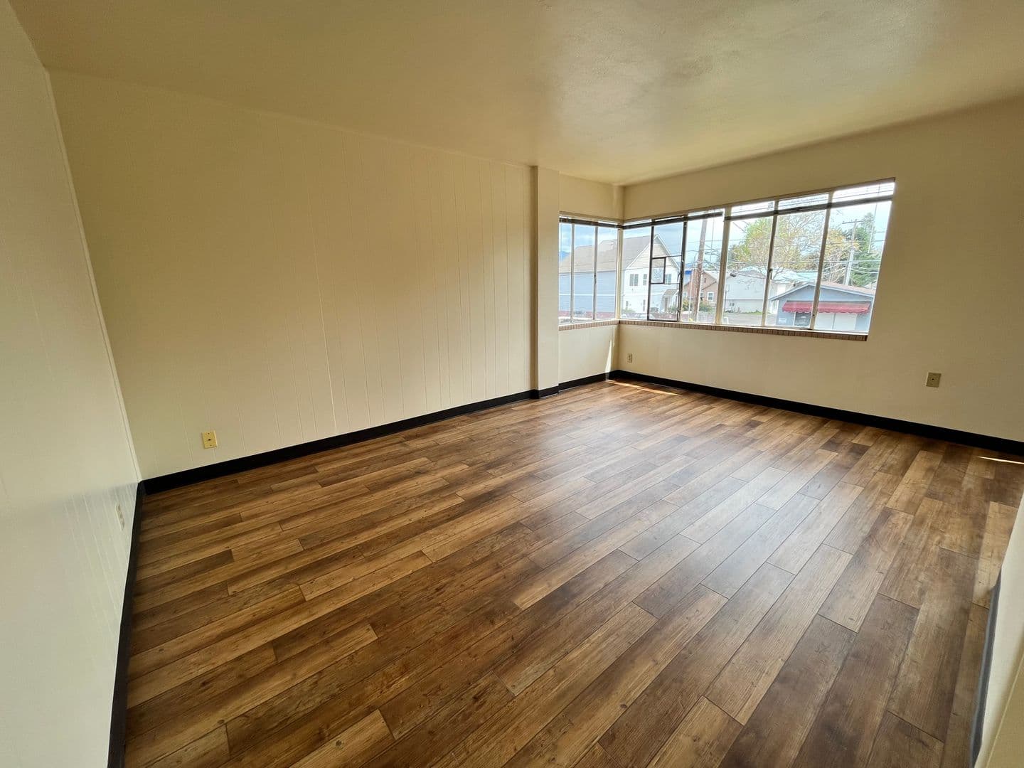 Medford Apartment: 235 S Oakdale Ave.
